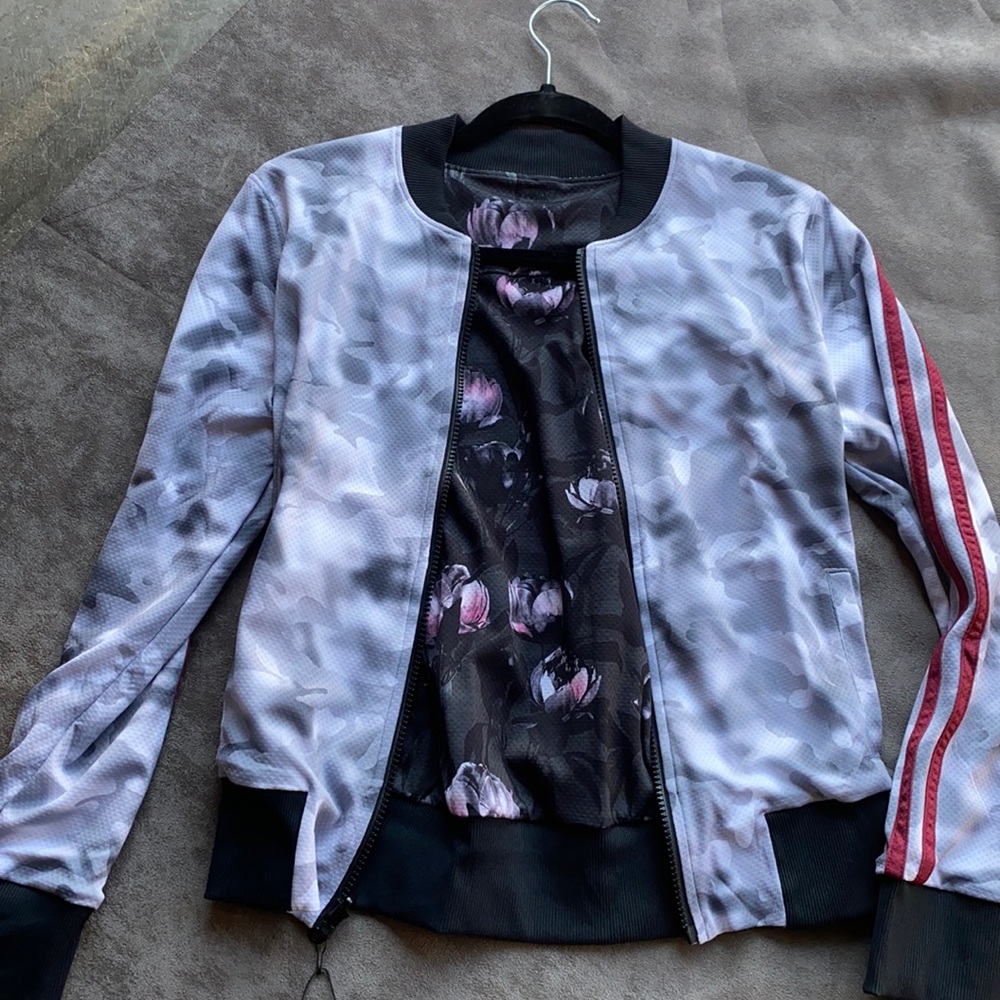 WITH reversible bomber jacket-camo/peony